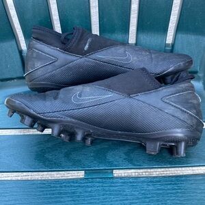Nike Black Athletic Cleats. Phantovsn
